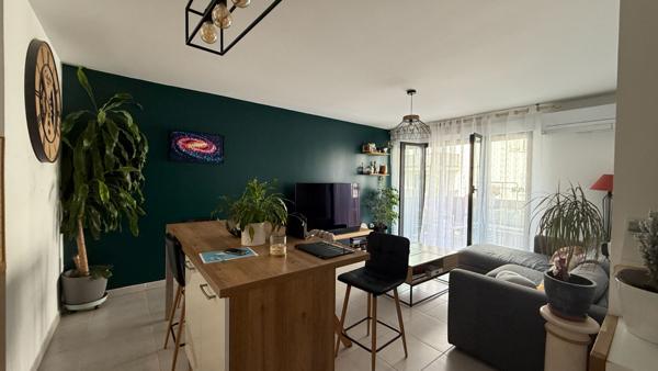 Appartement Saint-maximin-la-sainte-baume 2 chambres avec terrasse, garage en sous sol