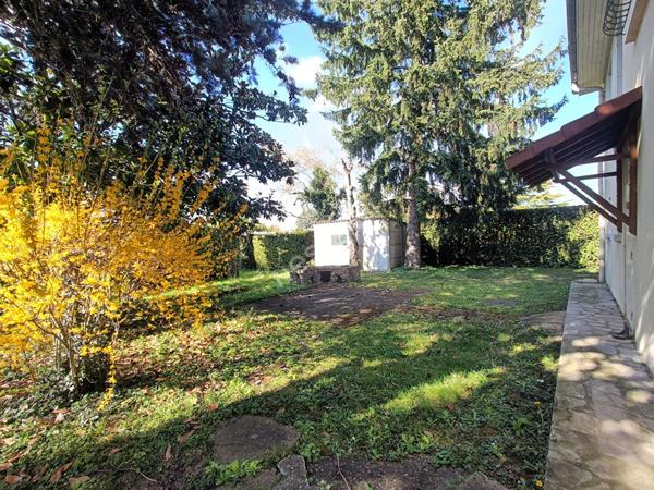 Heyrieux, proche centre: Maison au calme T4 sur sous-sol sur789 m² de terrain