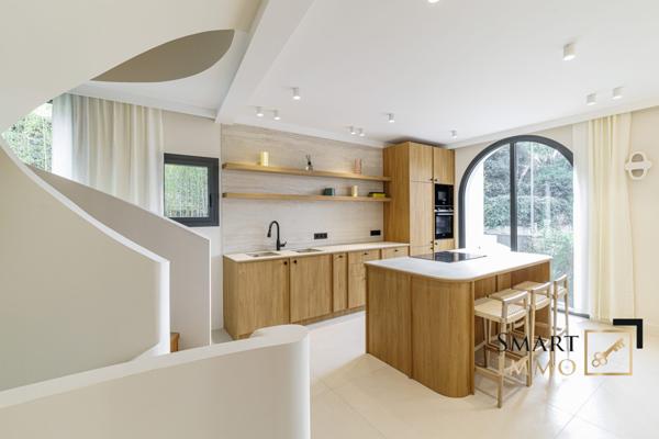 Magnifique Villa Rénové avec piscine intérieure – 220 m² – Prestations haut de gamme