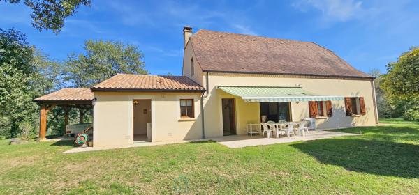 A Groléjac belle et grande maison dans bel environnement au calme au sommet d’une colline avec une vue