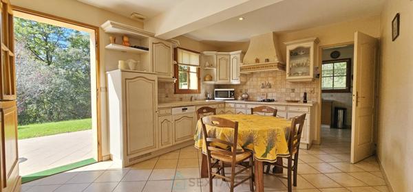 A Groléjac belle et grande maison dans bel environnement au calme au sommet d’une colline avec une vue