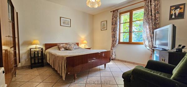 A Groléjac belle et grande maison dans bel environnement au calme au sommet d’une colline avec une vue