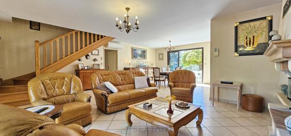 A Groléjac belle et grande maison dans bel environnement au calme au sommet d’une colline avec une vue