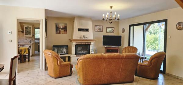 A Groléjac belle et grande maison dans bel environnement au calme au sommet d’une colline avec une vue