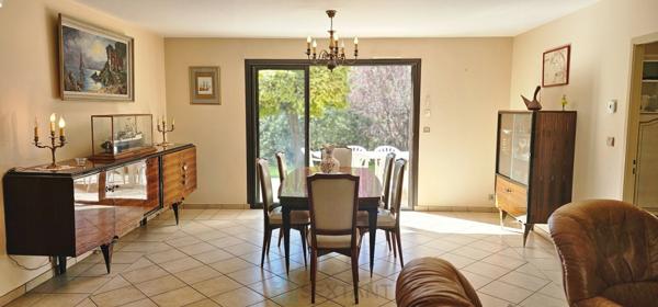 A Groléjac belle et grande maison dans bel environnement au calme au sommet d’une colline avec une vue