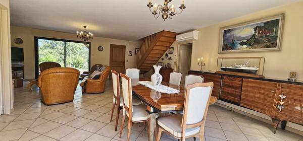 A Groléjac belle et grande maison dans bel environnement au calme au sommet d’une colline avec une vue