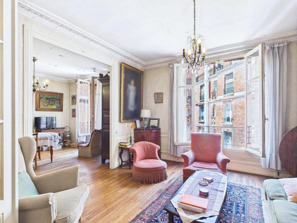 Paris VIIe, limite Paris VIe – Bac / Bon Marché – Appartement familial de charme avec éléments anciens