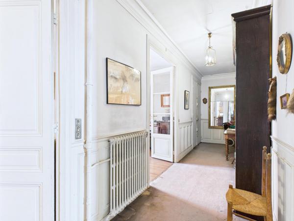 Paris VIIe, limite Paris VIe – Bac / Bon Marché – Appartement familial de charme avec éléments anciens