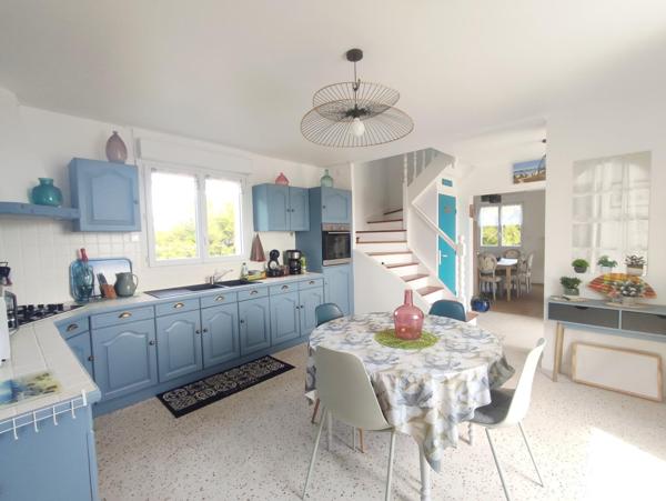 Cléder – Maison rénovée de 94 m² à 200 m de la plage, terrain de 1967 m²