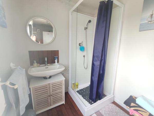 Cléder – Maison rénovée de 94 m² à 200 m de la plage, terrain de 1967 m²