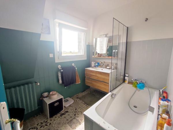 Cléder – Maison rénovée de 94 m² à 200 m de la plage, terrain de 1967 m²