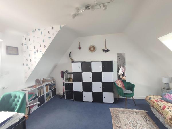 Cléder – Maison rénovée de 94 m² à 200 m de la plage, terrain de 1967 m²