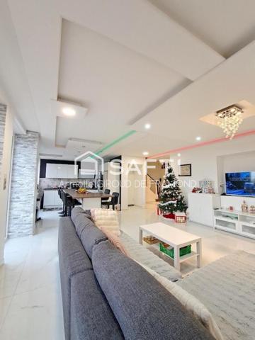 A Mulhouse dans le quartier prisé du Bas-Rebberg, belle et agréable maison mitoyenne de 194 m2, 8 pièces, 6 chambres sur terrain de 221 m2 avec terrasse-jardin, sous-sol et garage.