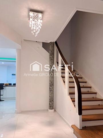 A Mulhouse dans le quartier prisé du Bas-Rebberg, belle et agréable maison mitoyenne de 194 m2, 8 pièces, 6 chambres sur terrain de 221 m2 avec terrasse-jardin, sous-sol et garage.