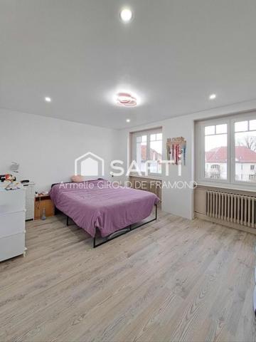 A Mulhouse dans le quartier prisé du Bas-Rebberg, belle et agréable maison mitoyenne de 194 m2, 8 pièces, 6 chambres sur terrain de 221 m2 avec terrasse-jardin, sous-sol et garage.