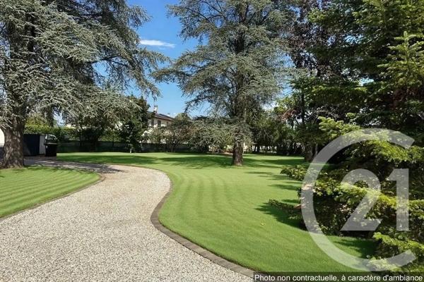 Maison à vendre  7 pièces - 179 m 2   ST VULBAS  - 01