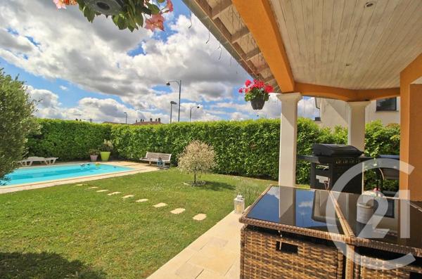 Maison à vendre  7 pièces - 179 m 2   ST VULBAS  - 01