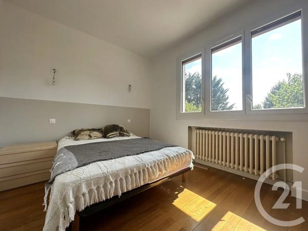 Maison à vendre  7 pièces - 179 m 2   ST VULBAS  - 01