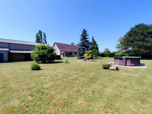 BONNEVAL  MAISON 139 M² et HANGAR 250 M²