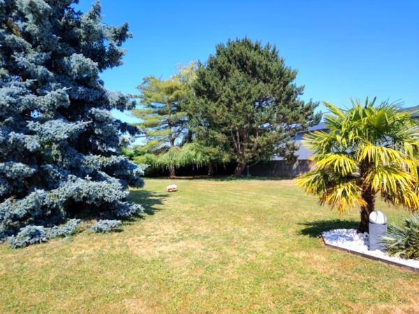 BONNEVAL  MAISON 139 M² et HANGAR 250 M²