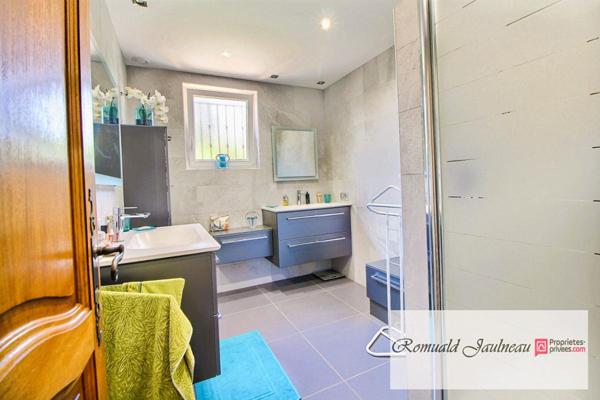 BONNEVAL  MAISON 139 M² et HANGAR 250 M²