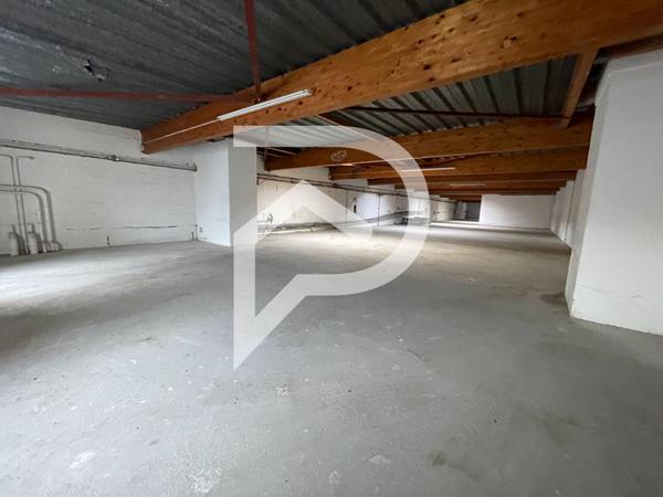 Entrepôt / Local industriel 234 m2