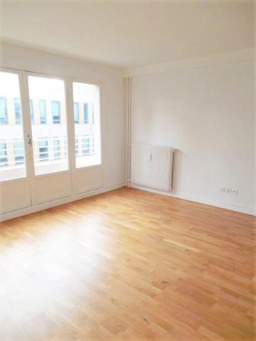 STUDIO AVEC EXTERIEUR -RUE ARMAND CARREL-