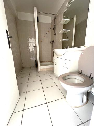 STUDIO LUMINEUX AVEC EXTÉRIEUR AUX PORTES DE PARIS