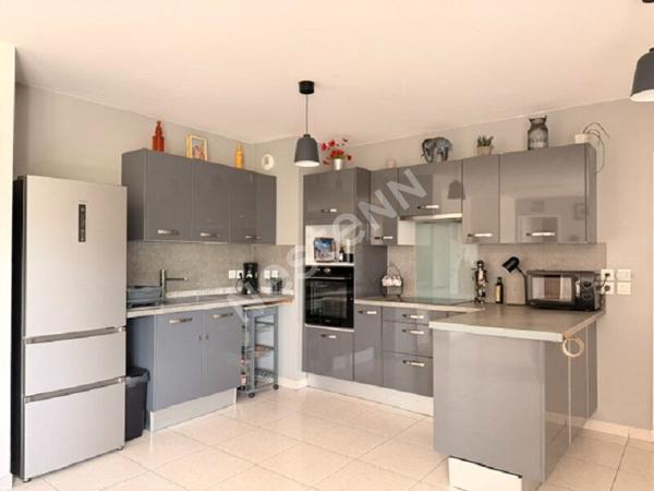 Appartement Marseille 3 pièce(s) 75m² Pont de Vivaux- Terrasse - 2 parkings privatifs