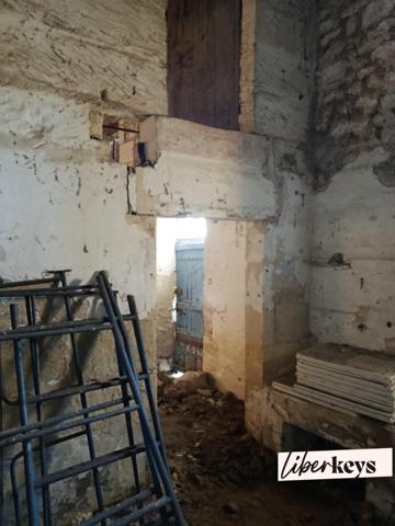 EXCLUSIVITÉ – Saint-Georges-des-Coteaux – Ensemble de bâtis à réhabiliter – Axe passant