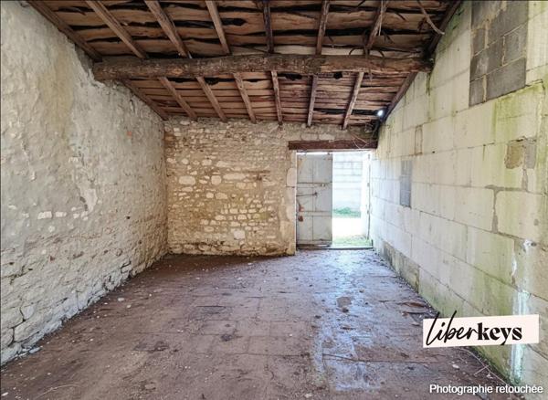 EXCLUSIVITÉ – Saint-Georges-des-Coteaux – Ensemble de bâtis à réhabiliter – Axe passant