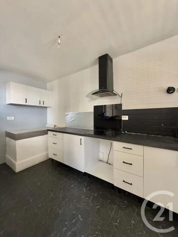 Immeuble à vendre  359,23 m 2   MOULINS  - 03