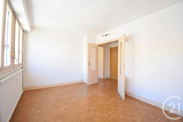 Appartement F2 à vendre  2 pièces - 42 m 2   VICHY  - 03