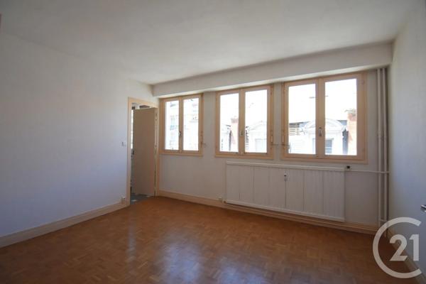Appartement F2 à vendre  2 pièces - 42 m 2   VICHY  - 03