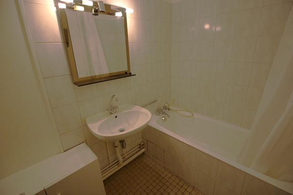 Appartement 3 pièces 2 chambres + cave et parking - location meublée