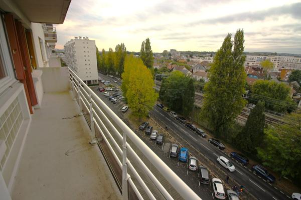 Appartement 3 pièces 2 chambres + cave et parking - location meublée