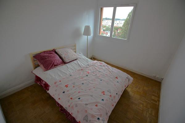 Appartement 3 pièces 2 chambres + cave et parking - location meublée