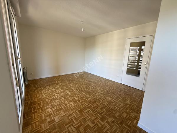 Villeurbanne T2 43 m² rénové , Terrasse + balcon + cave + garage (en supplément)