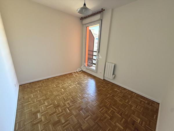 Villeurbanne T2 43 m² rénové , Terrasse + balcon + cave + garage (en supplément)
