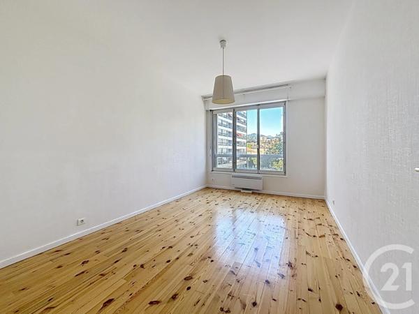 Appartement F4 à vendre  5 pièces - 106 m 2   LE PUY EN VELAY  - 43