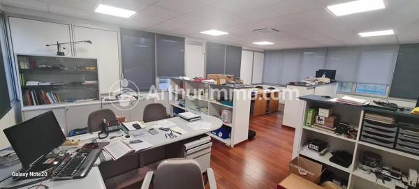 Location Bureau 47 m2 à Lissieu