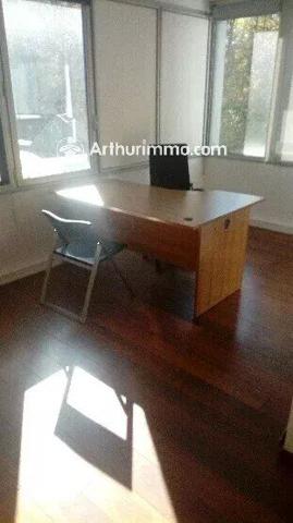 Location Bureau 47 m2 à Lissieu