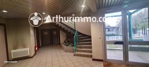Location Bureau 47 m2 à Lissieu