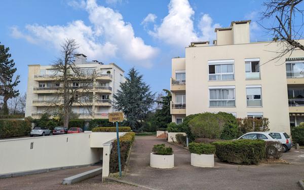 Appartement à vendre    4 pièces • 83,04 m2 Saint-Gratien