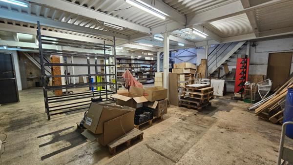 Entrepôt Nimes 932 m2