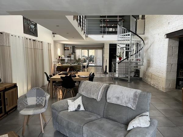 Maison à vendre |  Mauzé-sur-le-Mignon |  6 pièces | 220 m²