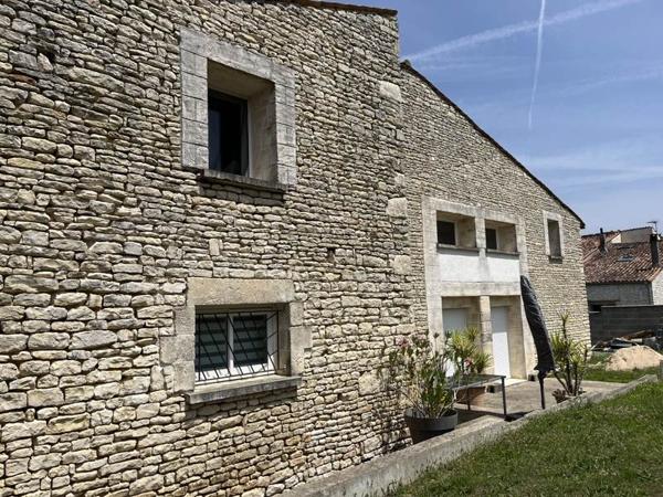 Maison à vendre |  Mauzé-sur-le-Mignon |  6 pièces | 220 m²