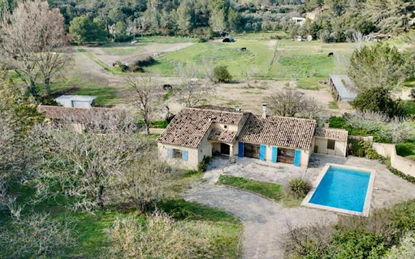 Maison à vendre    6 pièces •  Saint-Chamas