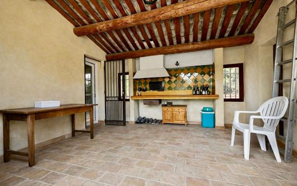 Maison à vendre    6 pièces •  Saint-Chamas