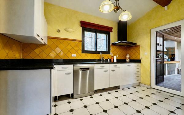 Maison à vendre    6 pièces •  Saint-Chamas